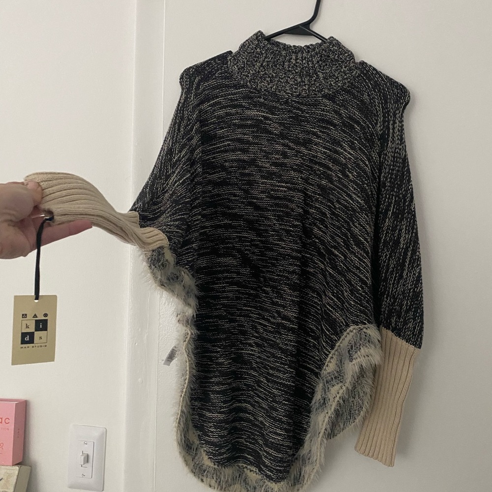 Over throw sweater - Picture 2 of 4